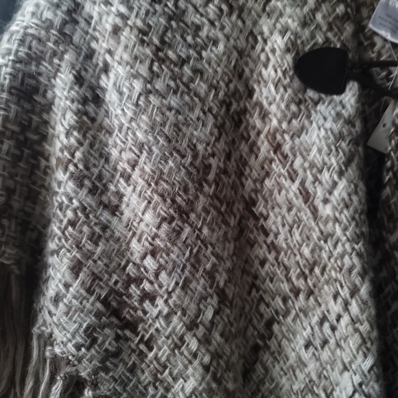 Shawl - Picture 3 of 4